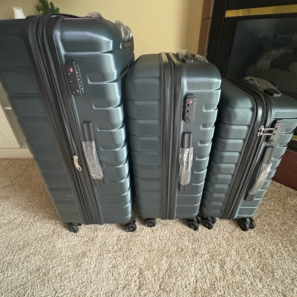 Sleek Navy Blue Luggage Set